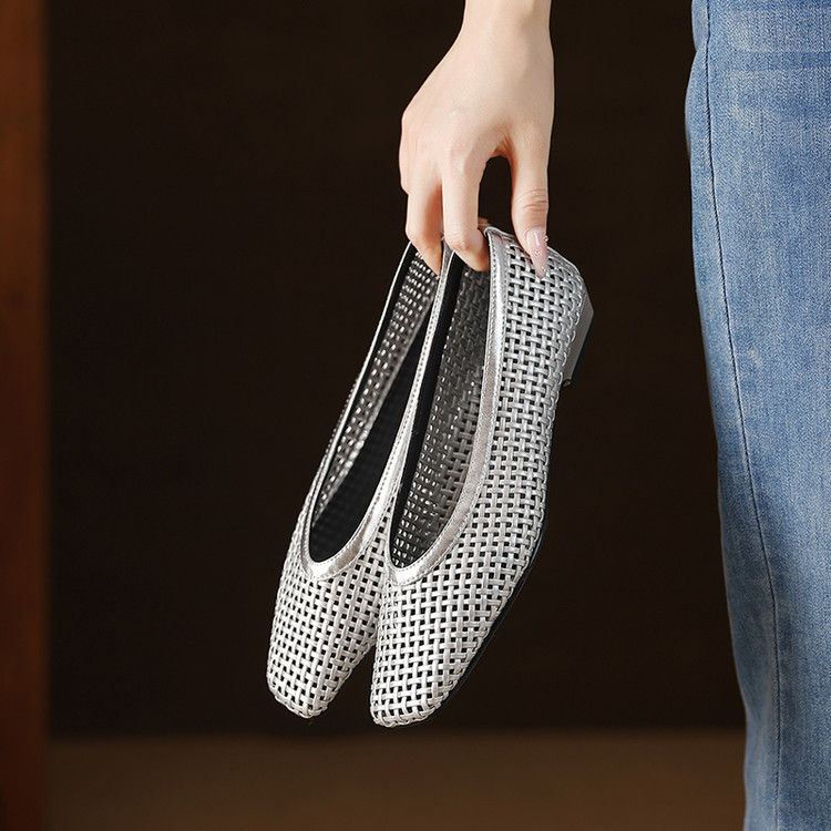 Sandal nữ mũi nhọn gót thấp lưới thoáng khí mũi khoét 2025 — Màu trắng nhạt, bạc chi tiết 15