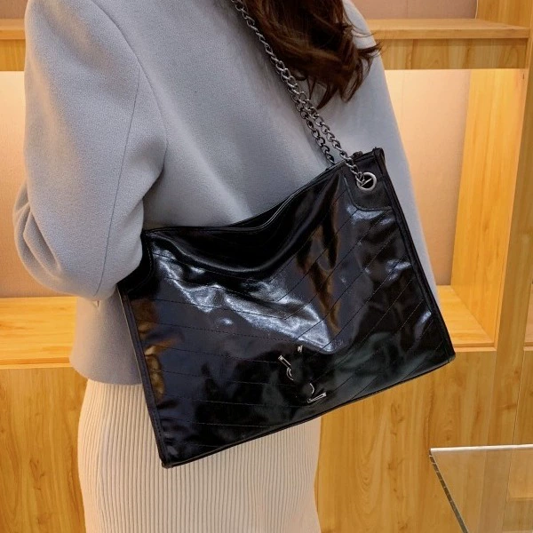 One-shoulder bag with diamond pattern, underarm bag, chain bag