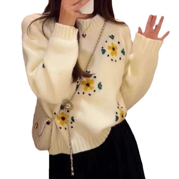 2025秋装新款花朵刺绣圆领套头长袖针织衫毛衣女秋冬宽松女装上衣|undefined
