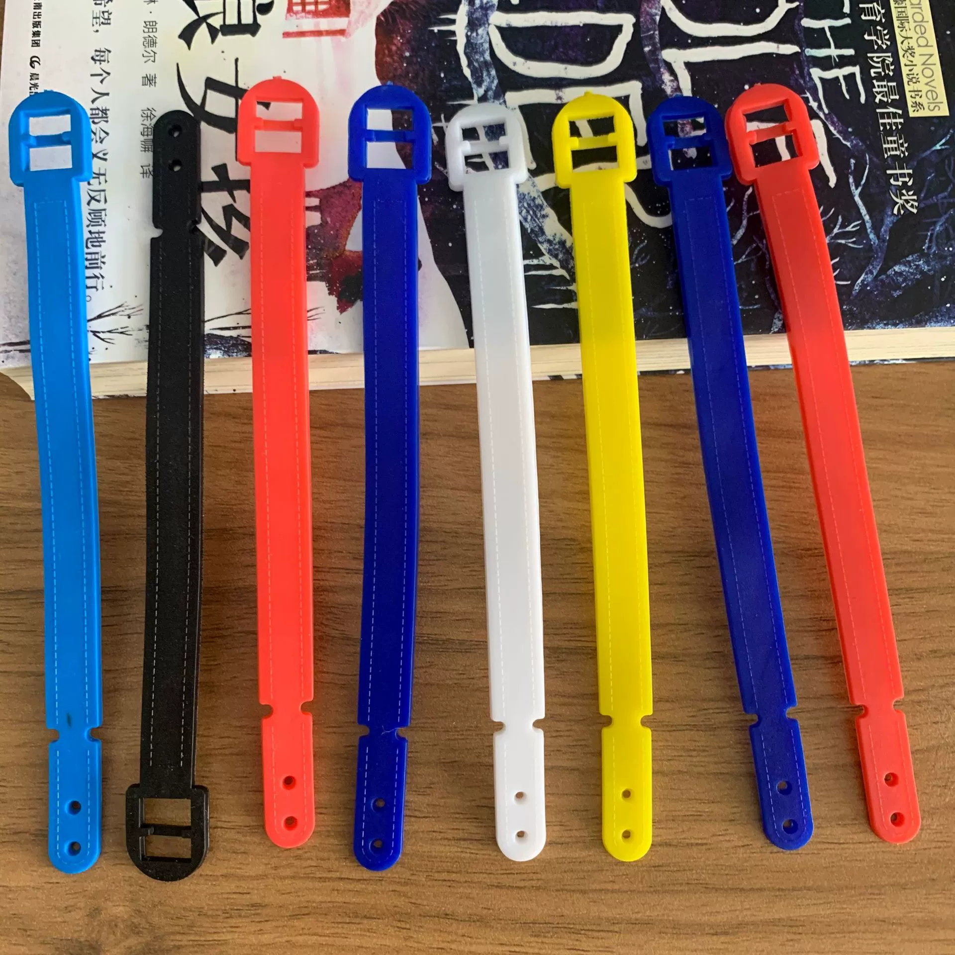 Оптовая продажа различных багажных бирек цветной ПВХ пластиковый ремень пластиковый ремень багажная бирка