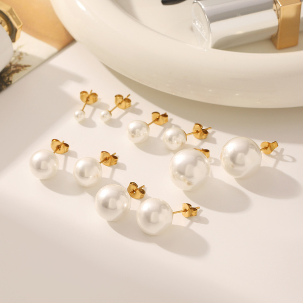 fashionable earrings from pearl stainless steel