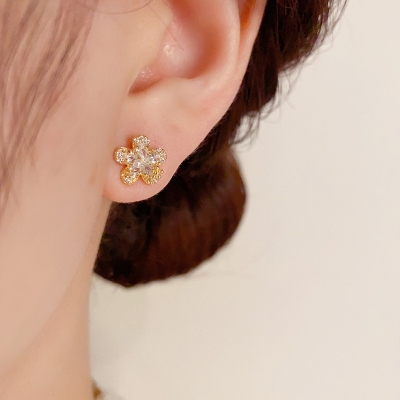 10g Weight 925 Sterling Silver Ear Needle Material 14K Gold Plated Plating Material Ear Studs Classification 1 Set Quantity Holiday, Daily Occasion Copper Material Flower Pattern Women's Gender Simple Style Style 1 Set Simple Style Flower Copper 14K Gold Plated Ear Studs 5
