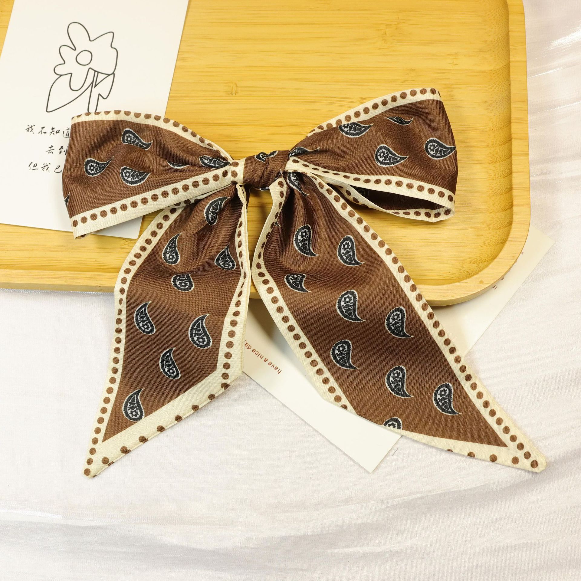 Коричневые горошины цвета хаки