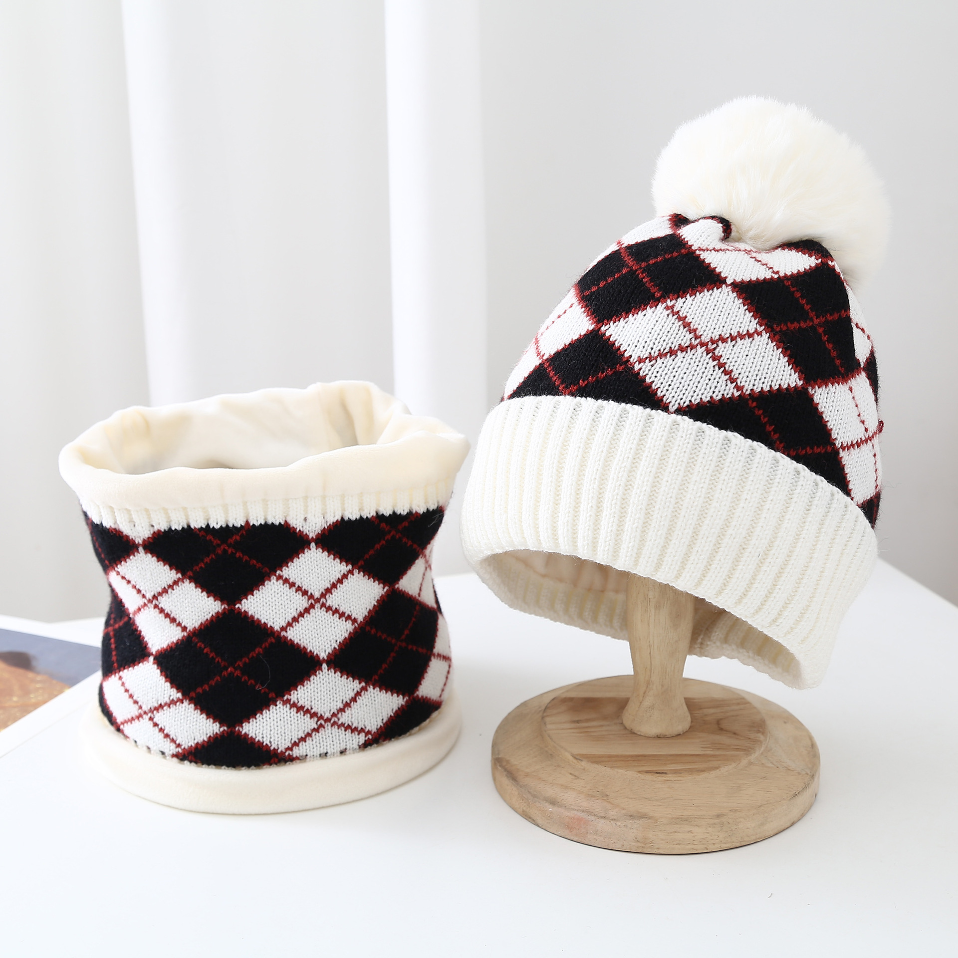 Sombrero de mujer invierno en forma de diamante Pañuelo de color a cuadros de dos piezas sombrero de lana de moda Otoño e Invierno cálido a prueba de frío image 7