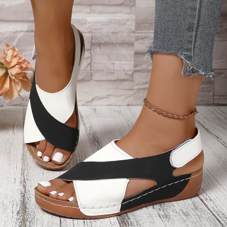 Nuevas sandalias de talón inclinado para mujeres transfronterizas de tamaño grande contra el color de velcro transpirable sandalias de fondo grueso para mujeres de comercio exterior