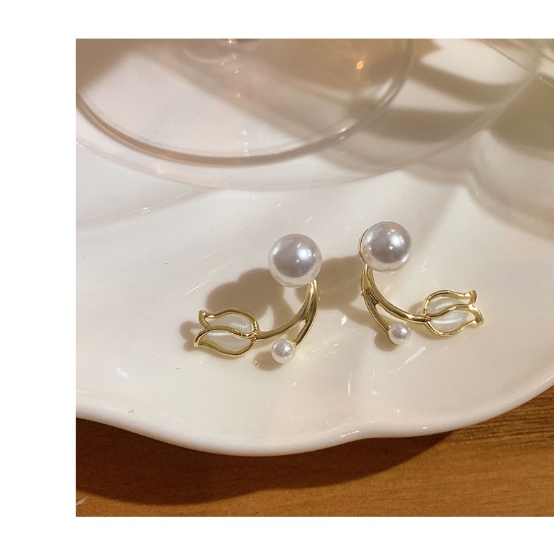 Sweet Flower Alloy Artificial Pearls Ear Studs display picture 4
