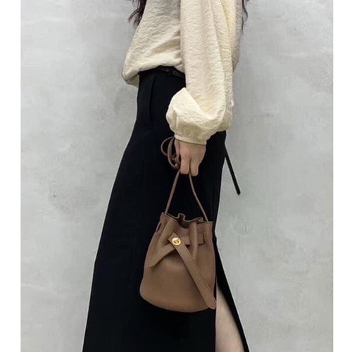 Export to South Korea: Niche Design Internet-Famous Bucket Bag with Lock Closure, Crossbody Bag, Top-Grade Cowhide Leather Casual Women's Bag, Hot-Selling Overseas