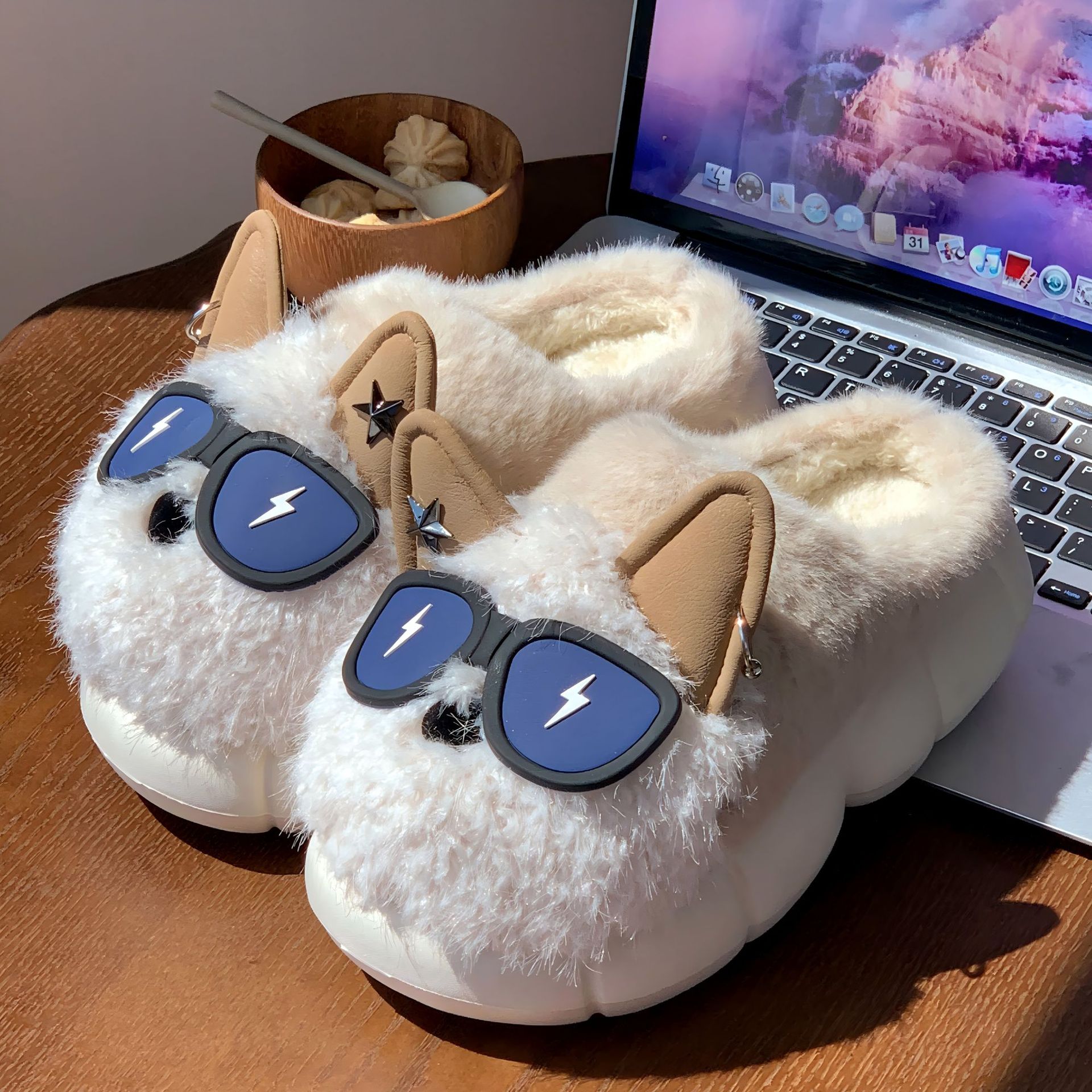 Hermosas zapatillas de algodón para perros de invierno para mujeres nuevas zapatillas de peluche de dibujos animados de fondo grueso para el hogar interior cálido