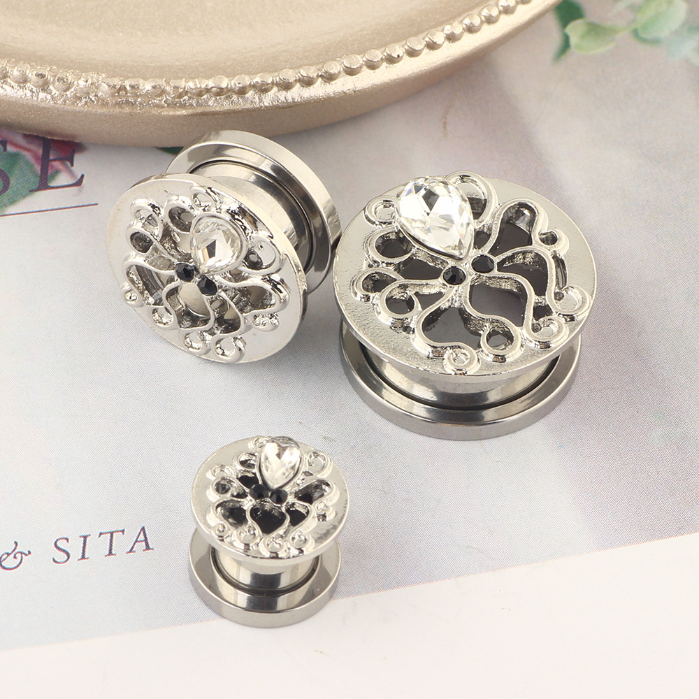 Pointed titanium steel lip stud product view