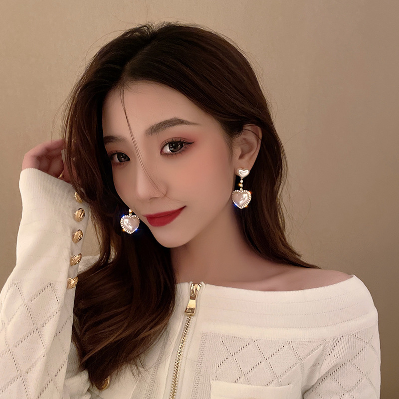Fashion Heart-shaped Pearl Female Thin Alloy Earrings display picture 5