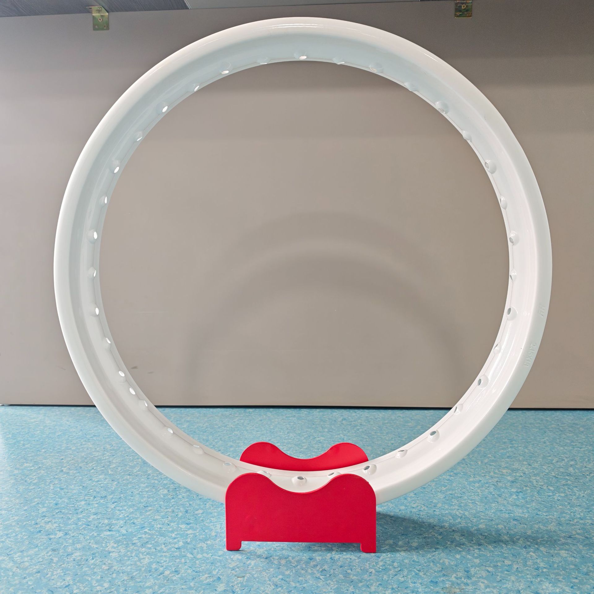Bright white high-gloss motorcycle spoke rims, electrostatically sprayed anti-rust wheel rims, personalized modification replacement parts, factory