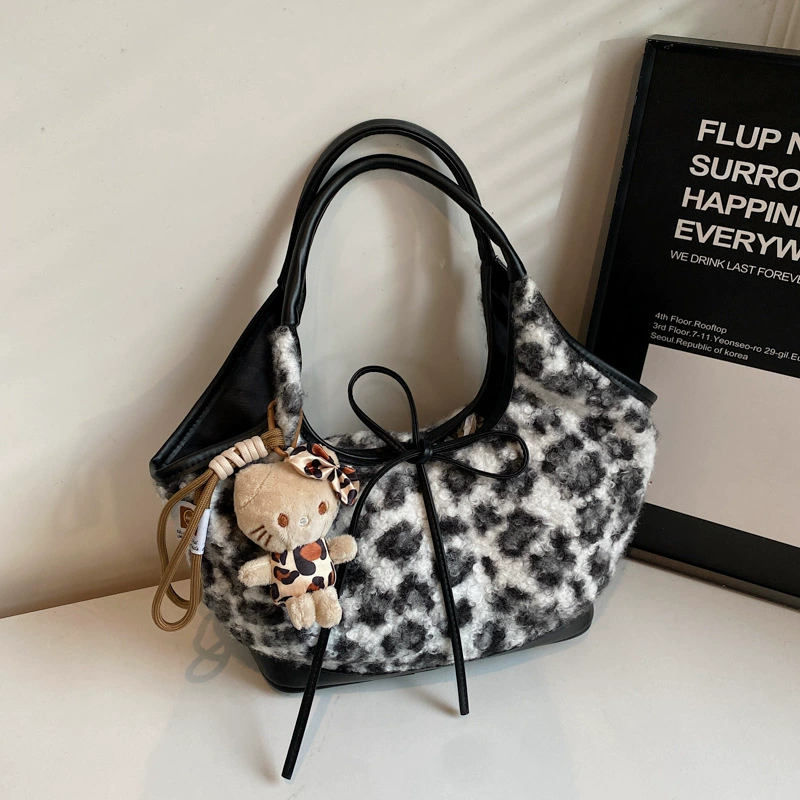 Retro capacious underarm bag with bow, Korean style