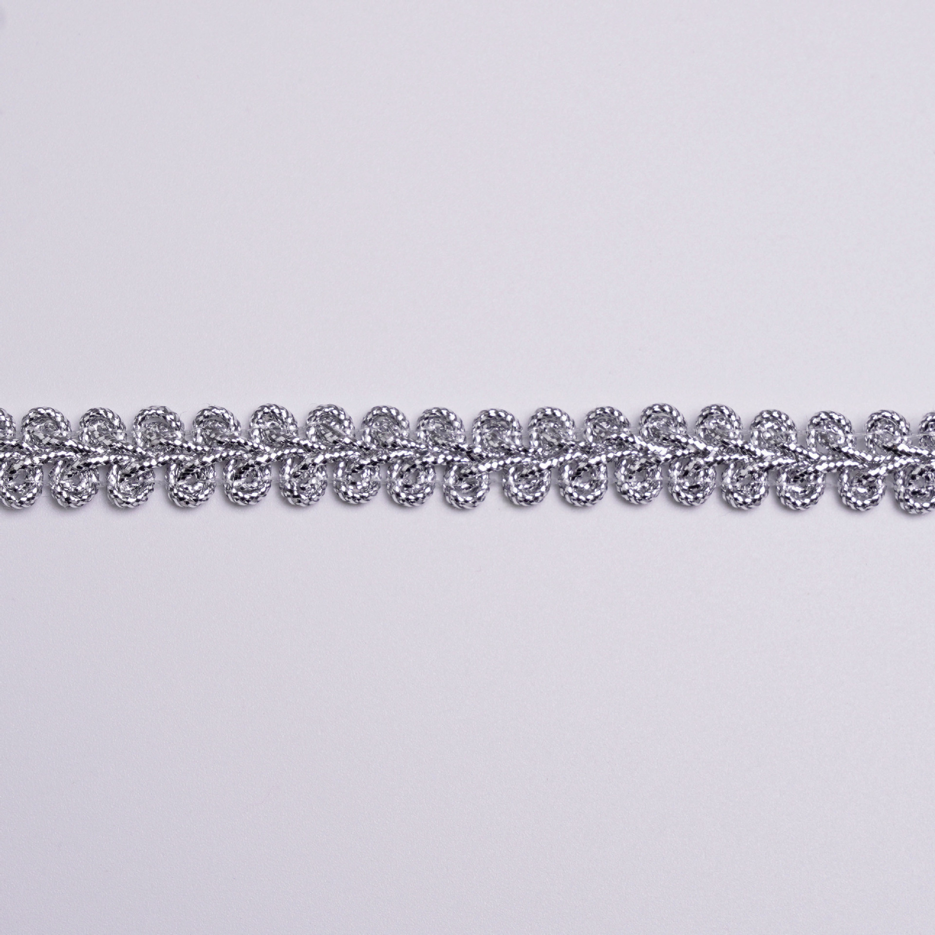 Suministro de stock directo de fábrica 0,8 cm de oro y plata, borde de ciempiés, encaje en espita, ropa, accesorios textiles para el hogar