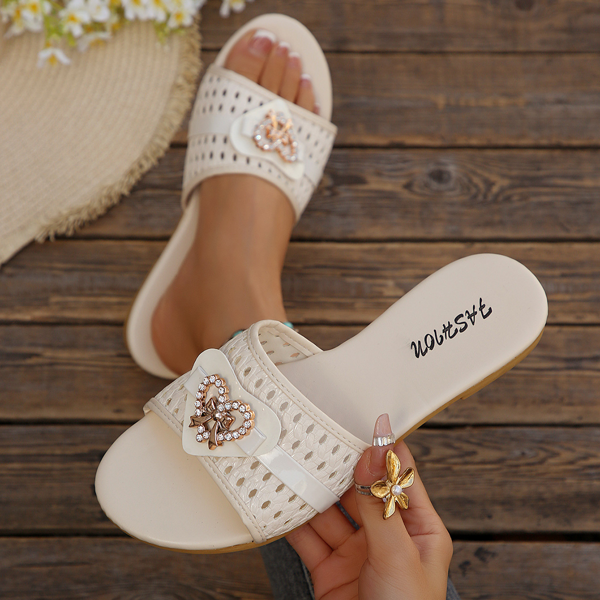 Sandalias Planas de Punta Redonda de Cuero Sintético Cómodas con Decoración Metálica para Uso Casual