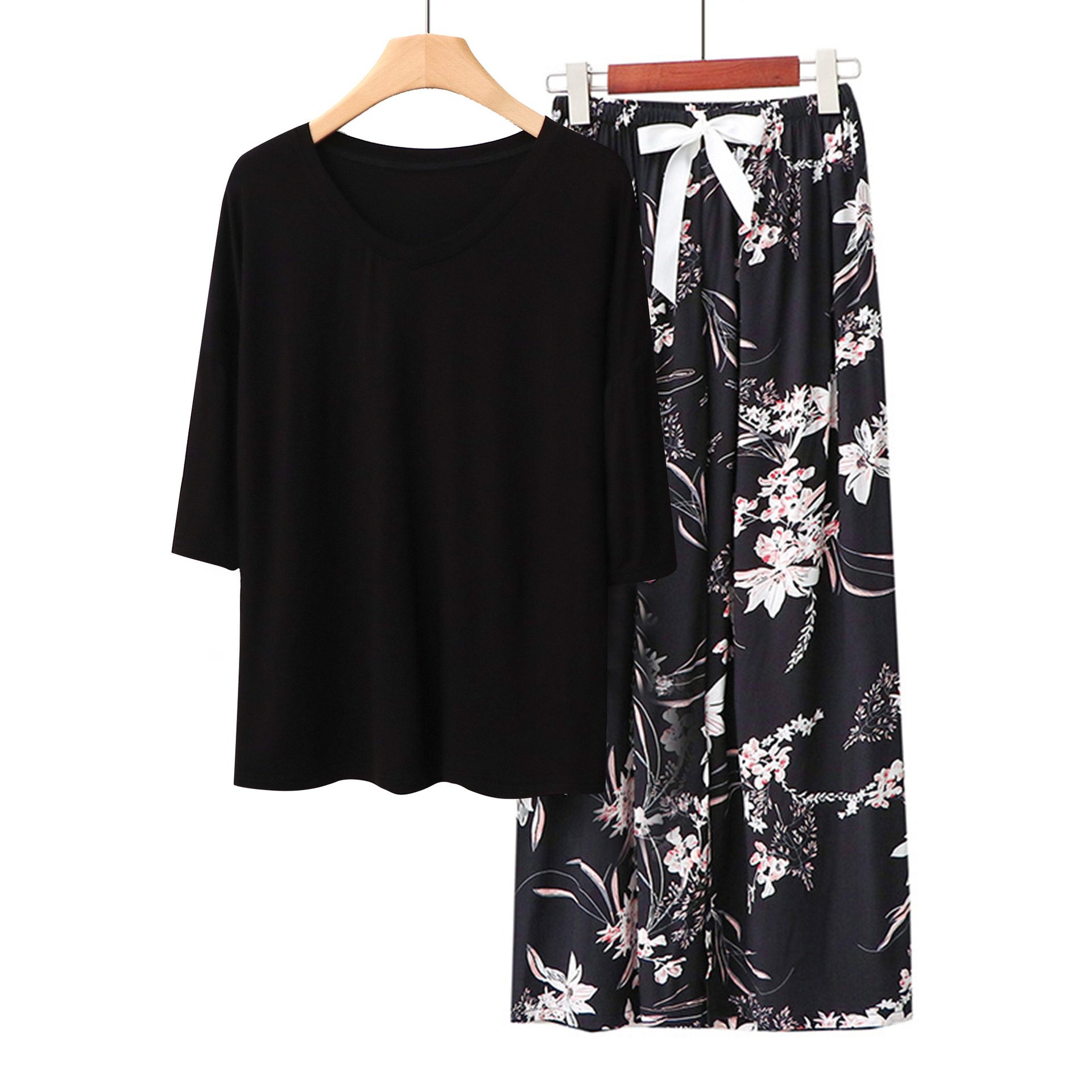 블랙 + 블랙 배경 난초 잔디