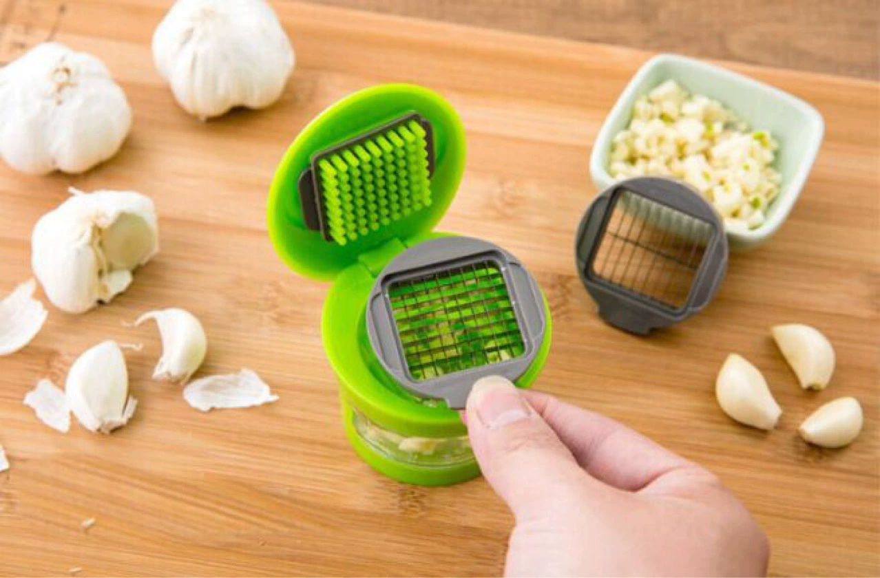 Mini garlic masher, garlic press, 2in1 garlic press, seasoning, mini garlic smashing, labor-saving garlic smashing artifact, peeling garlic