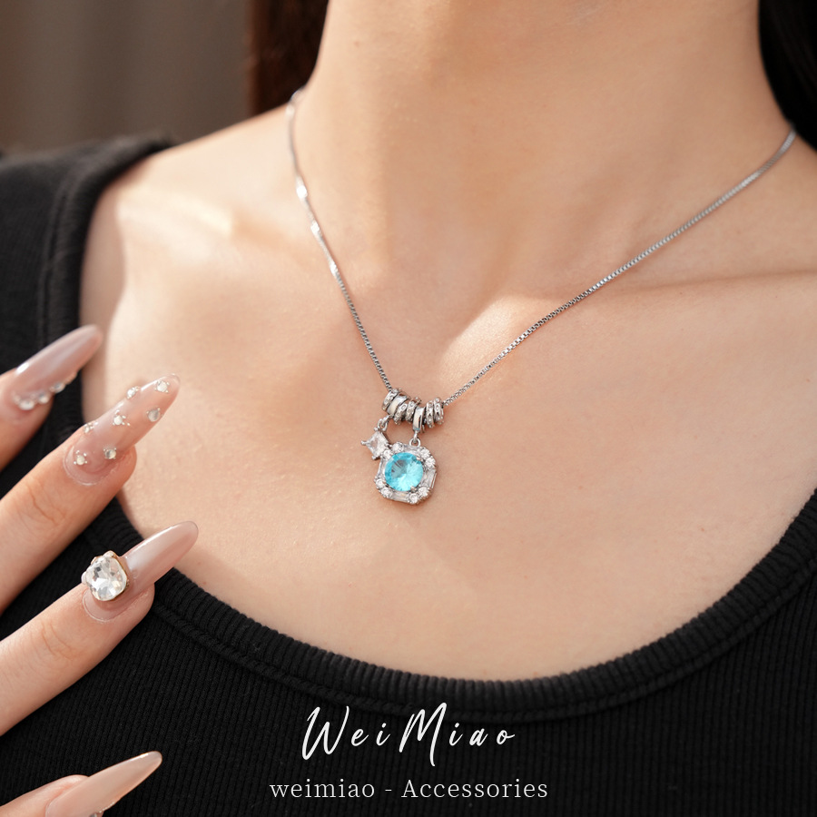 Collar cuadrado redondo de zircon azul ligero de lujo nicho cadena de clavícula de alta calidad simple conjunto de joyería diaria versátil