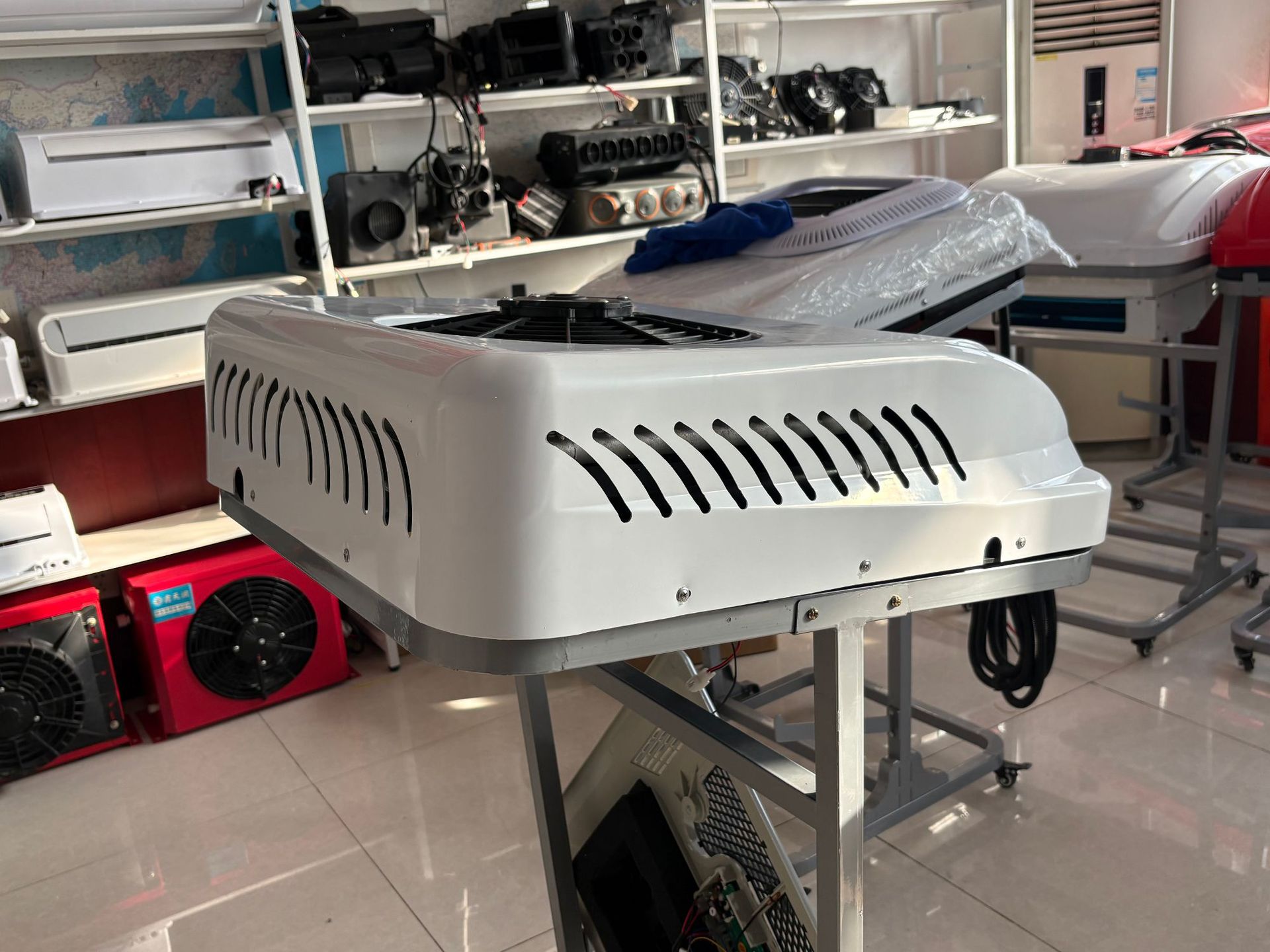 Factory Truck Air Conditioner Integrated with Parking Mode, 12V/24V/115V/220V Wide Voltage Range, Suitable for Rvs and Food Trucks