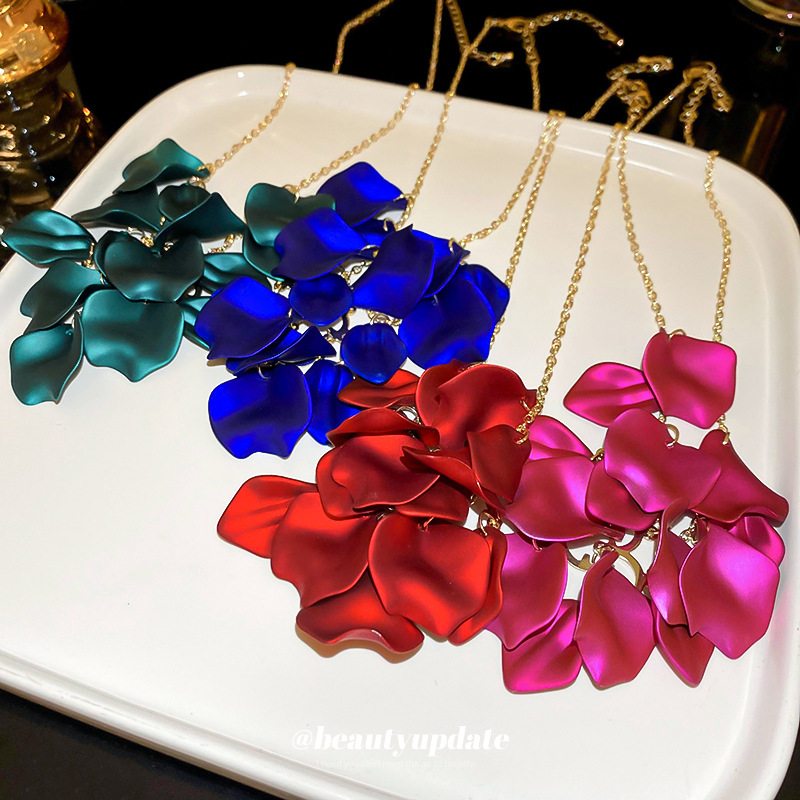 Collar de flecos de pétalos europeos y americanos Estilo de vacaciones Personalidad Diseño creativo Sentido Cadena de clavícula Moda Ligera Estilo de lujo Elegante Mujer