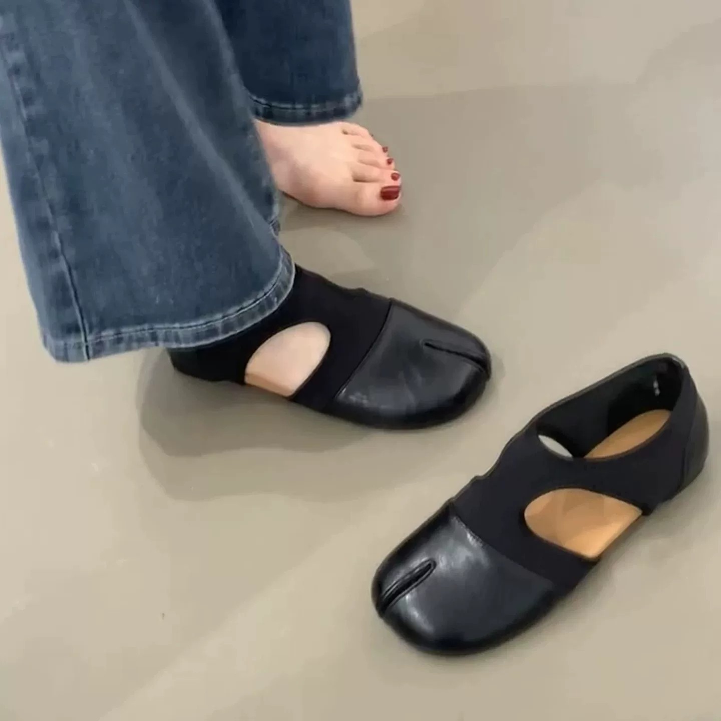 2026 primavera nueva moda nicho tela elástica cómoda dedos de dedos zapatos casuales de mujer zapatos planos huecos zapatos casuales