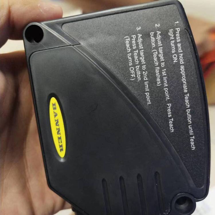 BANNER邦纳 激光距离测量 LE550IQP经济款 小巧款【***】