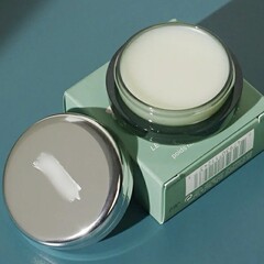 海藍家のリップクリームの唇の蜜の9gは唇の部の清新な潤いの精華を保護して唇の紋様の保湿の裸の唇の膜を薄めます。
