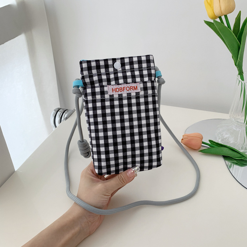 手机包夏季洋气格子小包包女2022新款流行竖款少女帆布斜挎小布包