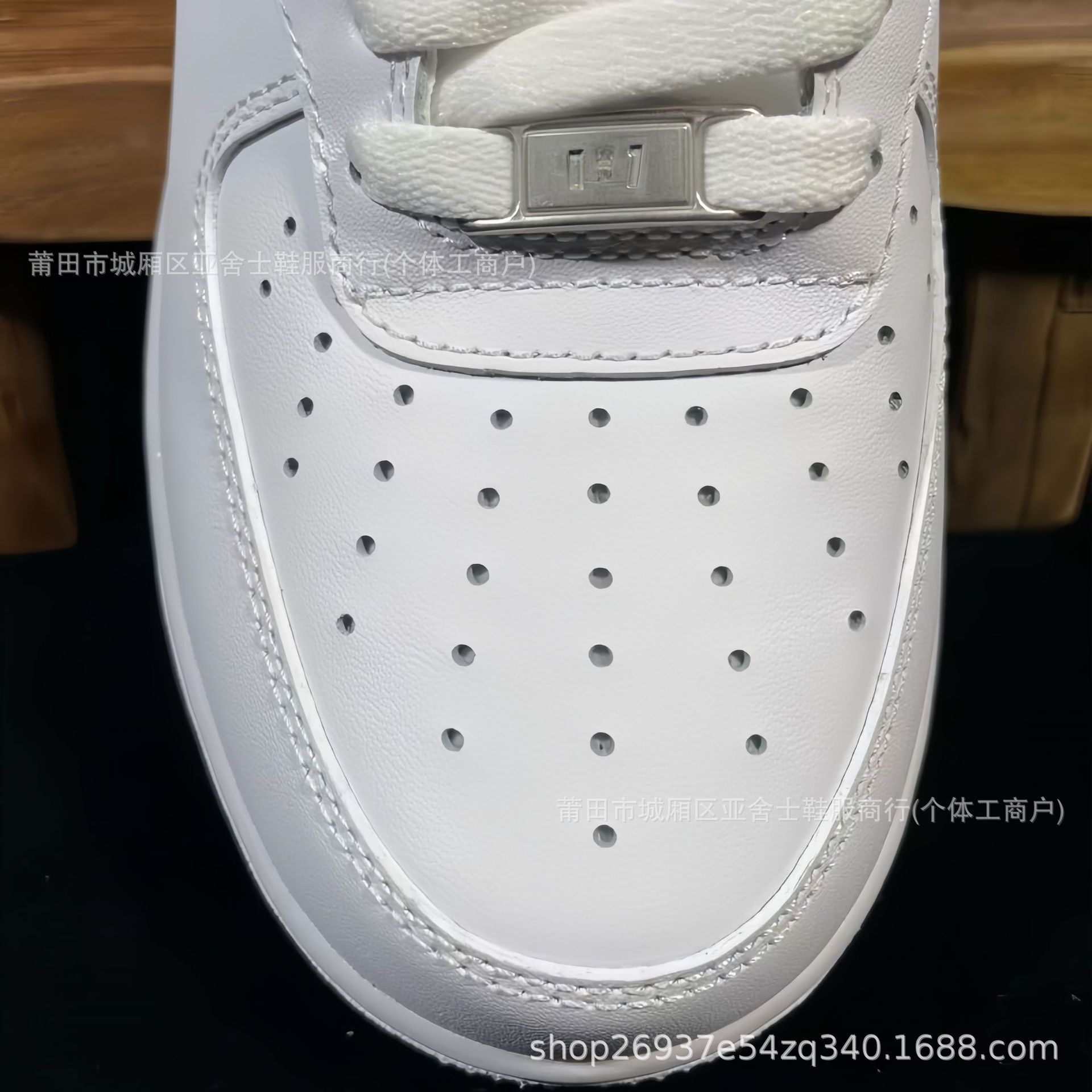 El aire retro No. 1 de la fuerza aérea pura transfronteriza está equipado con zapatos blancos af1, zapatos deportivos, zapatos casuales para hombres y mujeres.