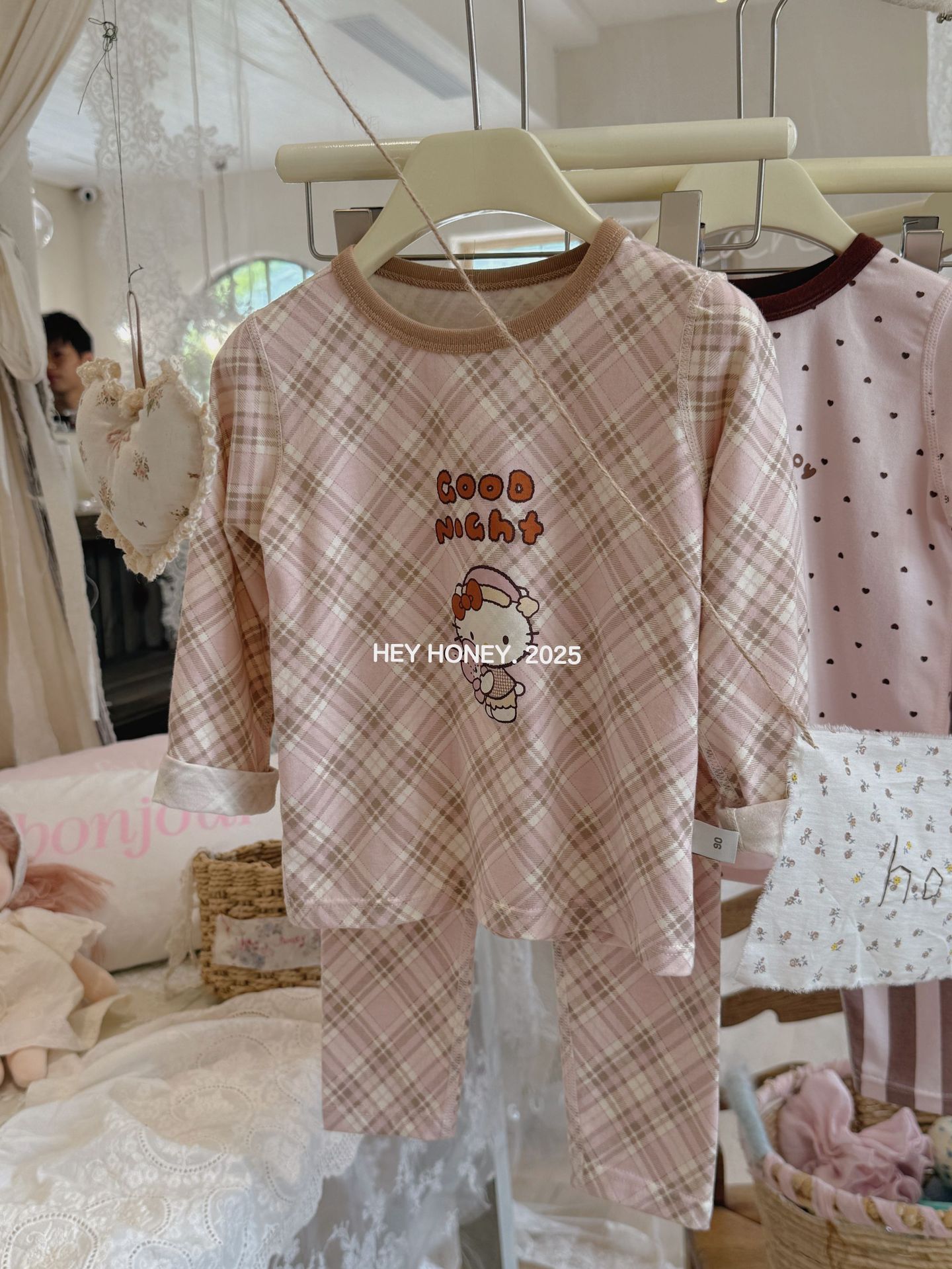 핑크 체크 무늬 KT