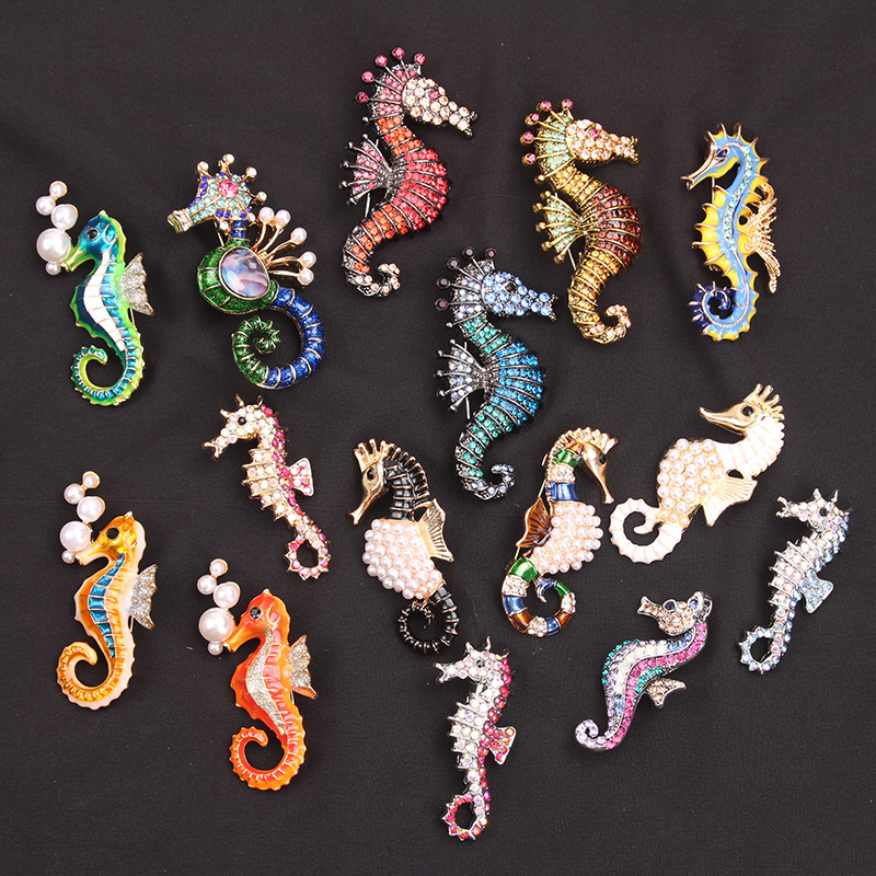 European and American Fashion Marine Animal Pins with Diamonds and Enamel Seahorse Brooches Alloy Badges Clothing Accessories Ready for Sale
