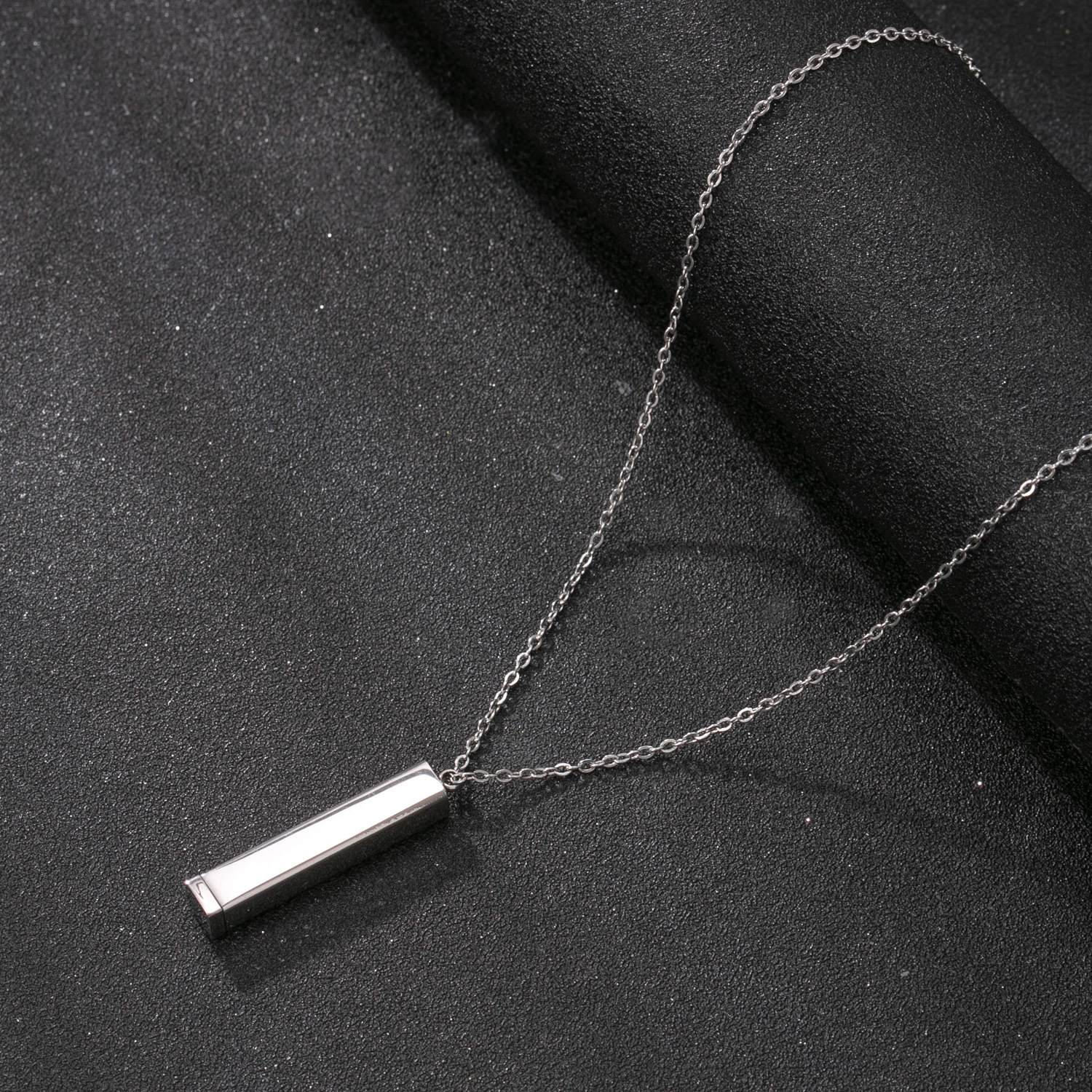 Nuevo producto transfronterizo collar de acero inoxidable colgante tridimensional rectangular desmontable simple viento frío fábrica de cadenas de suéter de acero de titanio image 3