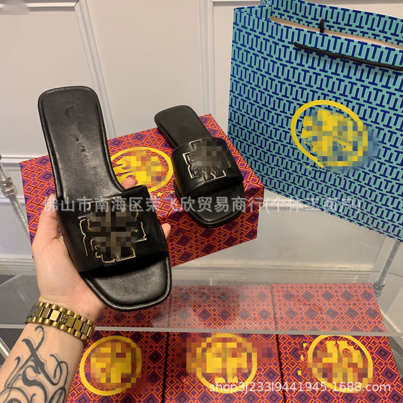 Comercio exterior TB hogar 2024 zapatillas planas huecas desgaste exterior de las mujeres Sandalias de tacón alto de moda Zapatos de una sola capa de piel de oveja alta de una línea