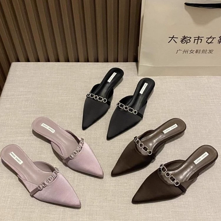 Встроенный в темперамент pointed toe новые туфли-слиперы с низким каблуком для женщин 2025 года, летняя верхняя одежда, стразами, большой размеры носка полуботинки, тренд