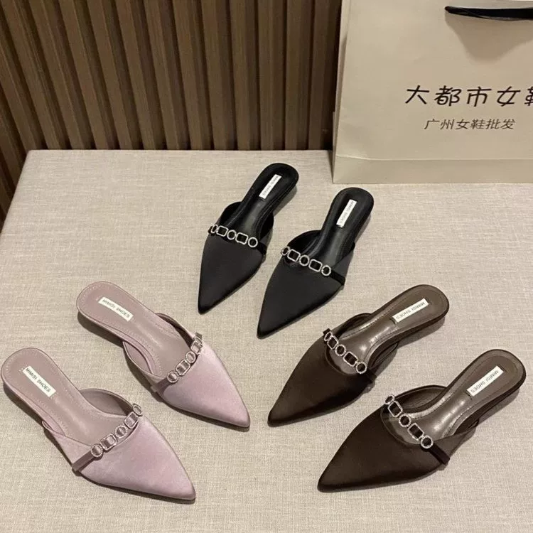 Встроенный в темперамент pointed toe новые туфли-слиперы с низким каблуком для женщин 2025 года, летняя верхняя одежда, стразами, большой размеры носка полуботинки, тренд