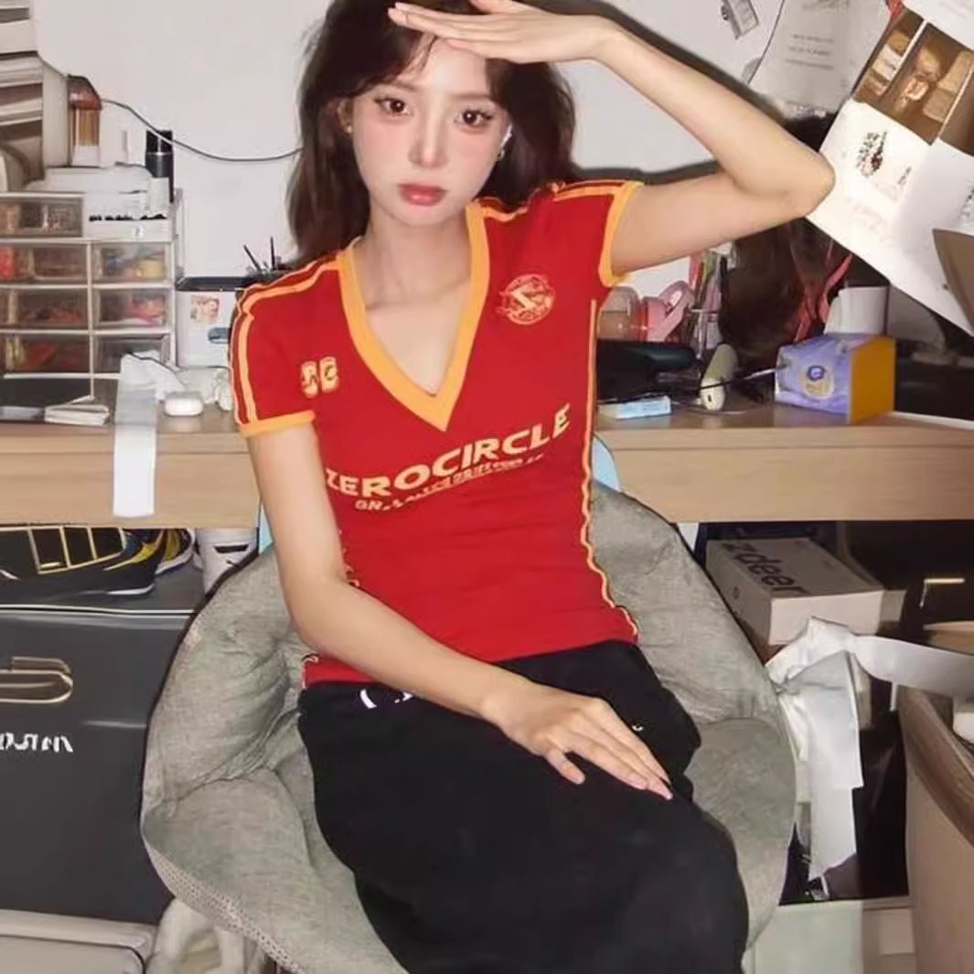 新款复古百搭印花正肩短袖t恤女夏季设计感小众修身v领辣妹上衣
