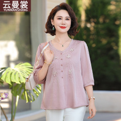 新しいお母さんの服の夏服の7分の袖のtシャツの中で老年の婦人服の洋風のvネックの小さいシャツはゆったりしていて痩せている刺繍の上着を現します。