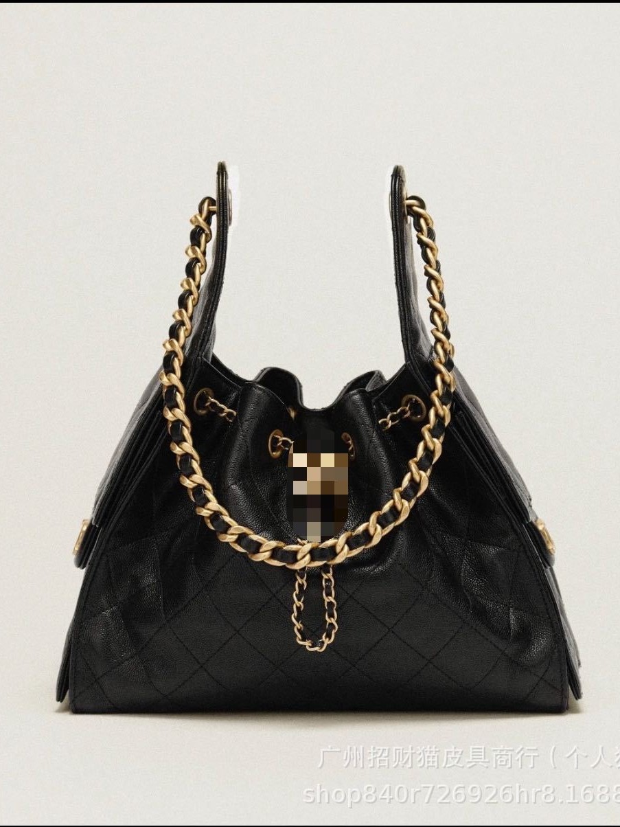 Retro one-shoulder bag with diamond pattern