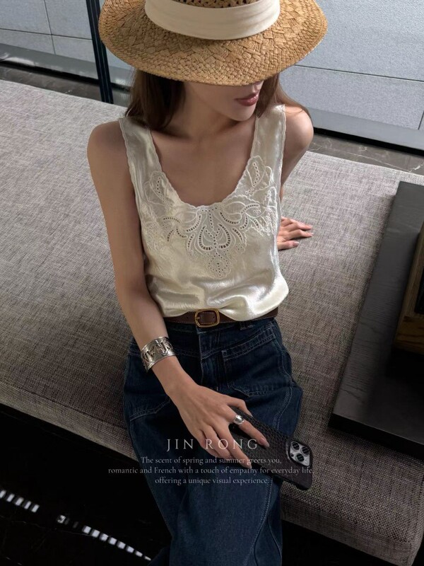 26 Summer Style Glossy Satin Heavy Embroidery Fashion Vest 45-Degree Bias Cut Slimming Acetate Camisole Top 122 26 Summer Style Glossy Satin Heavy Embroidery Fashion Vest 45-Degree Bias Cut Slimming Acetate Camisole Top 122