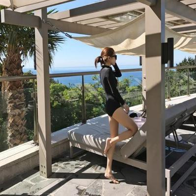 Korean long-sleeved swimsuit women's triangle one-piece black belly-covering slimming ins sun protection quick-drying sports hot spring swimsuit