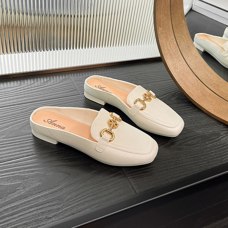 2026 nuevo tipo de hebilla de metal medio paquete de estilo coreano perezoso un pedaleo de moda simple zapatillas de mujer