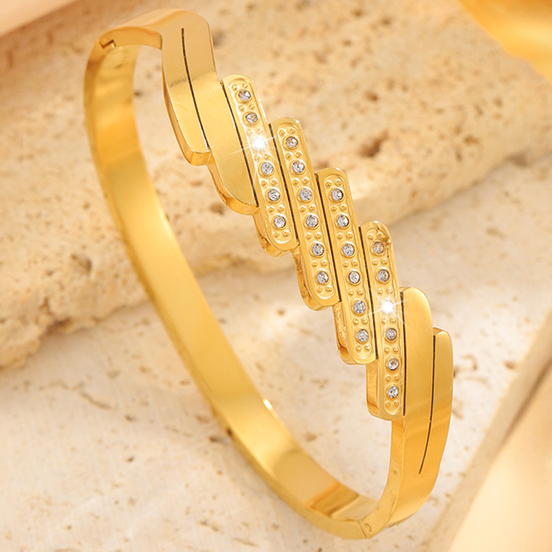 Brazalete de acero de titanio japonés y coreano variado estilo de pareja de diamantes irregulares personalidad simple diseño brazalete mujer no decoloración joyas