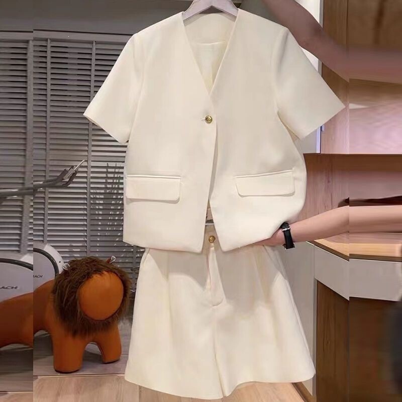 Summer Thin Style Chanel-Inspired Short-Sleeve Blazer Set with Elastic Waist Shorts, Fashionable Two-Piece Set for Women