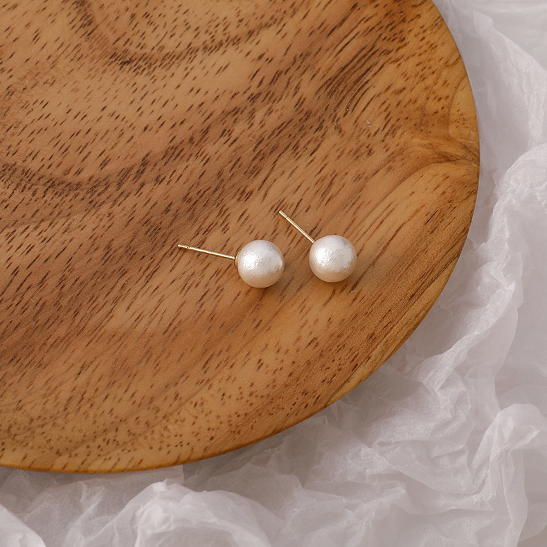 Simple White Pearl Alloy Earrings Wholesale display picture 4