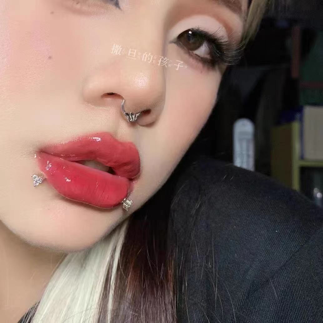 Silver pointed spike labret stud material detail