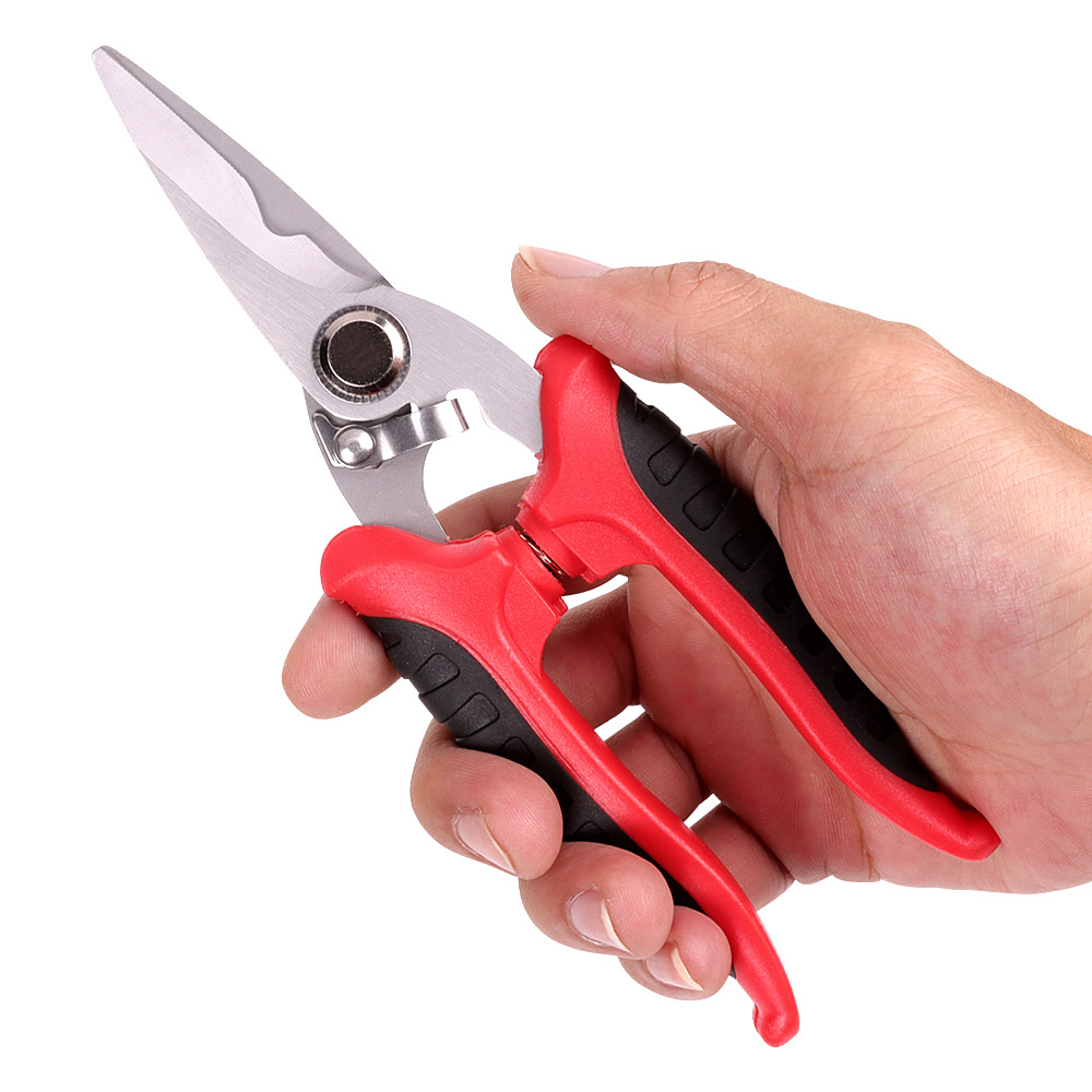 빨간색과 검은 색-간단한 복장