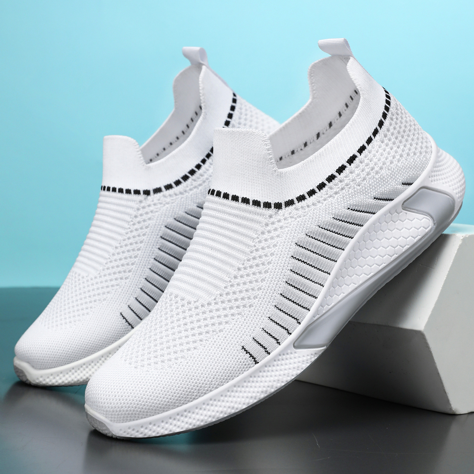 Zapatos de moda coreana para hombres zapatos casuales ligeros transpirables de un pie zapatos de tela de cabello transfronterizos zapatos de tela voladora zapatos de papá