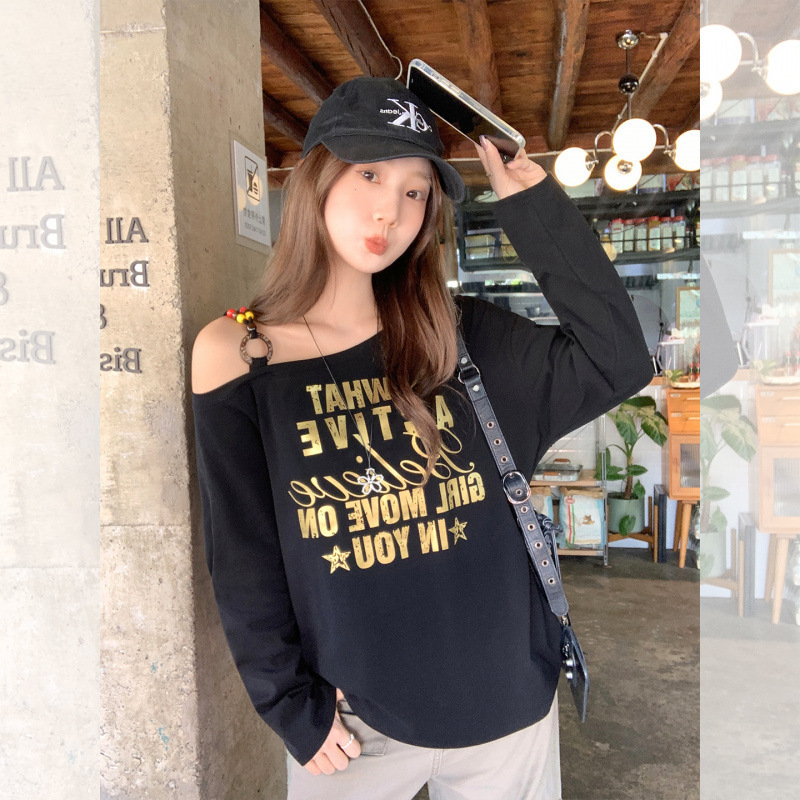 塞纳斜领斜角肩露肩字母印花女长袖T恤秋季新款纯欲风打底衫上衣|undefined