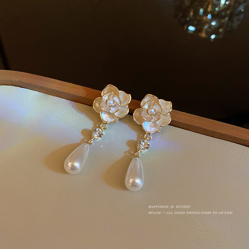 High-quality Retro Pearl Camellia Earrings Female Ins Earrings Long Light Luxury Earrings