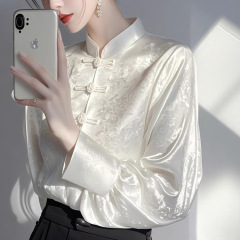 新中国風の白いジャカードシャツの女性の春の高級感の中に、カーディガンと馬のスカートの上着を合わせます。