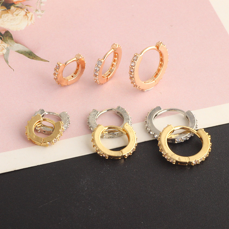 Labret piercing jewelry detail image